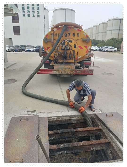 盘龙隔油池清掏