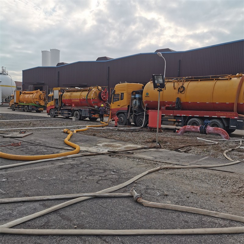 盘龙污水池清理